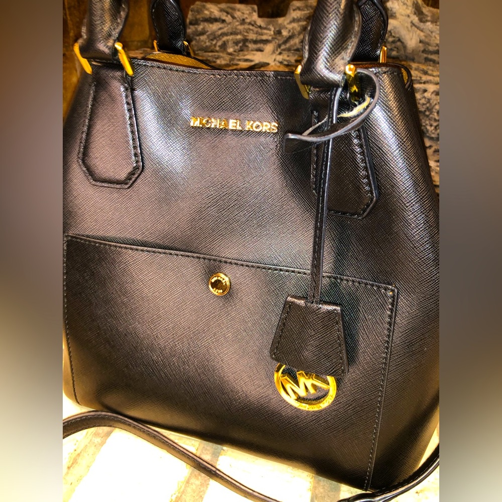 💥Moving to @the_bag_guy💥Michael Kors - Greenwich Large Saffiano Leather Tote - Picture 3 of 15